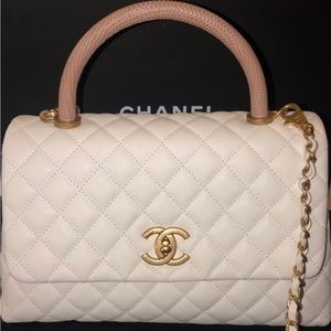 Chanel coco handle in white caviar leather. Size medium